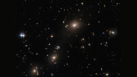 H­u­b­b­l­e­ ­K­ü­t­l­e­ç­e­k­i­m­s­e­l­ ­L­e­n­s­l­i­ ­B­i­r­ ­G­a­l­a­k­s­i­ ­Y­a­k­a­l­a­d­ı­